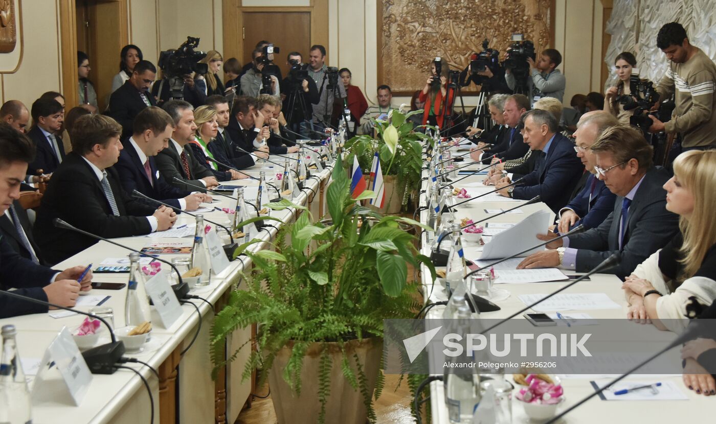 Italian regional officials, business leaders visit Crimea