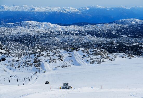 National skiing team training session