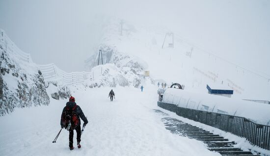 National skiing team training session