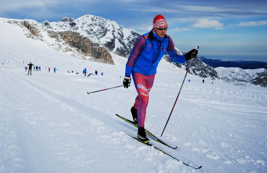 National skiing team training session