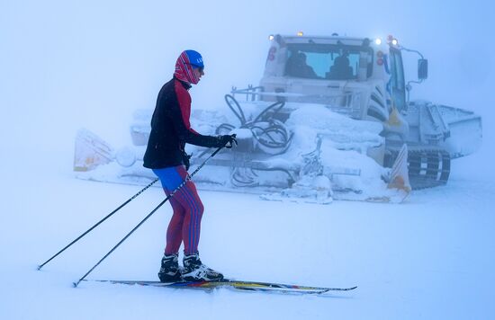 National skiing team training session