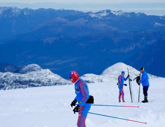 National skiing team training session