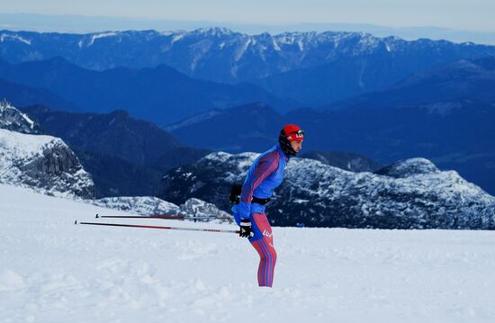 National skiing team training session