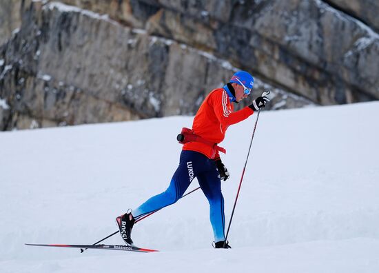 National skiing team training session