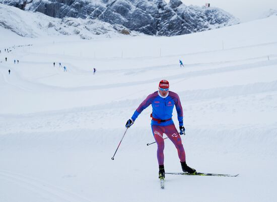 National skiing team training session