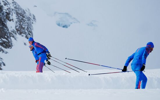 National skiing team training session