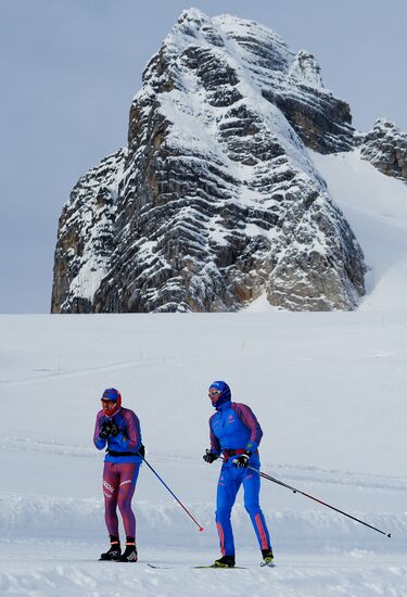 National skiing team training session