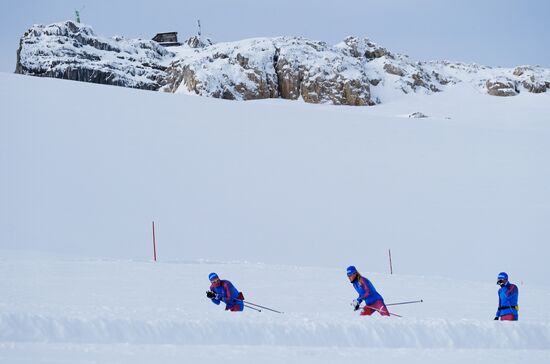 National skiing team training session