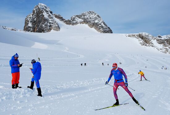 National skiing team training session