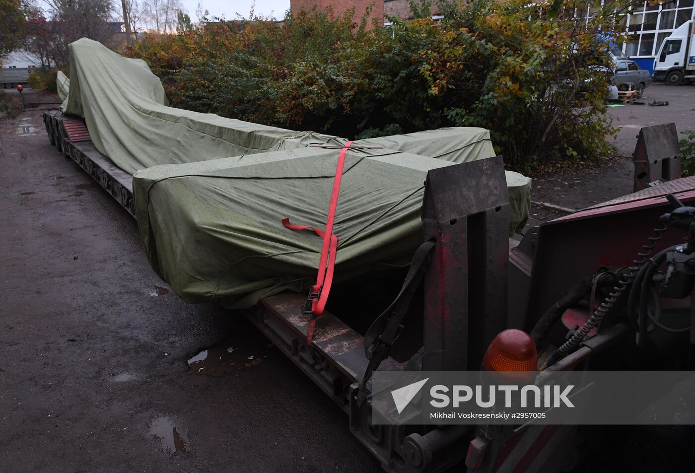 Transporation and installation of monument to Prince Vladimir