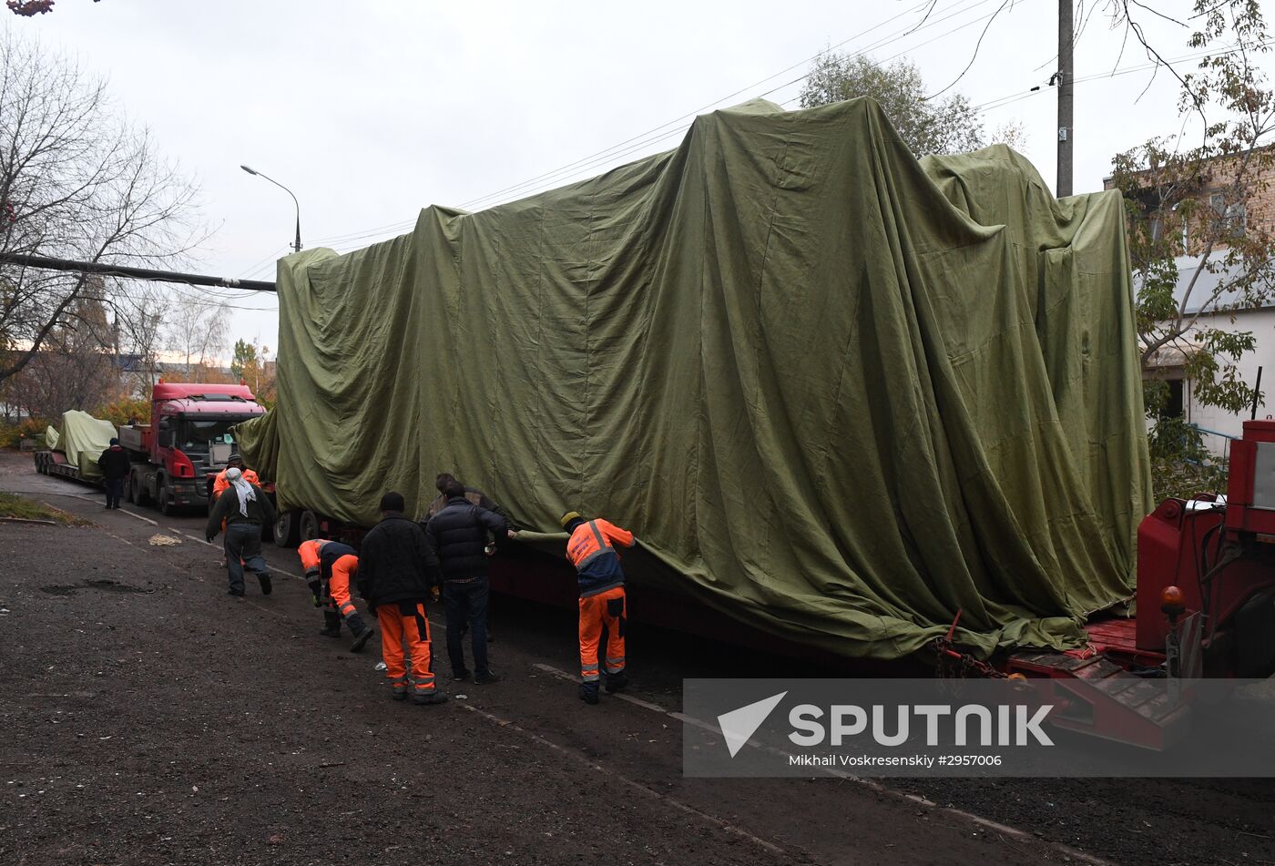 Transporation and installation of monument to Prince Vladimir