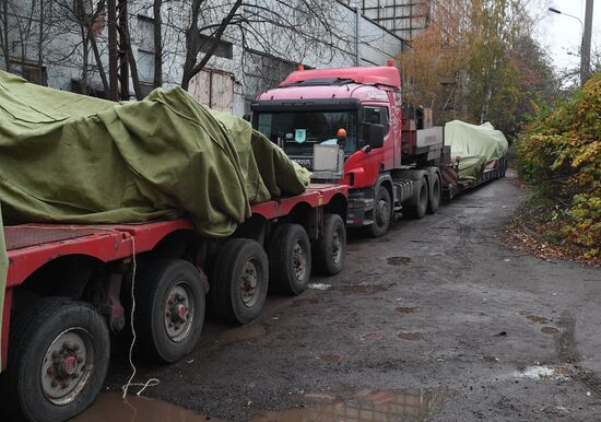Transporation and installation of monument to Prince Vladimir