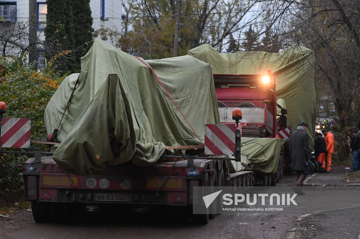 Transporation and installation of monument to Prince Vladimir