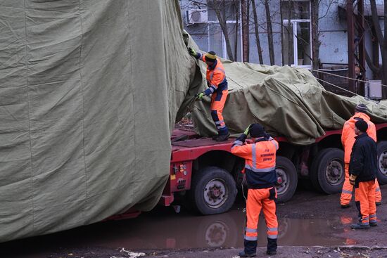 Transporation and installation of monument to Prince Vladimir
