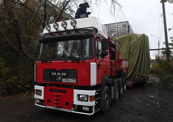Transporation and installation of monument to Prince Vladimir
