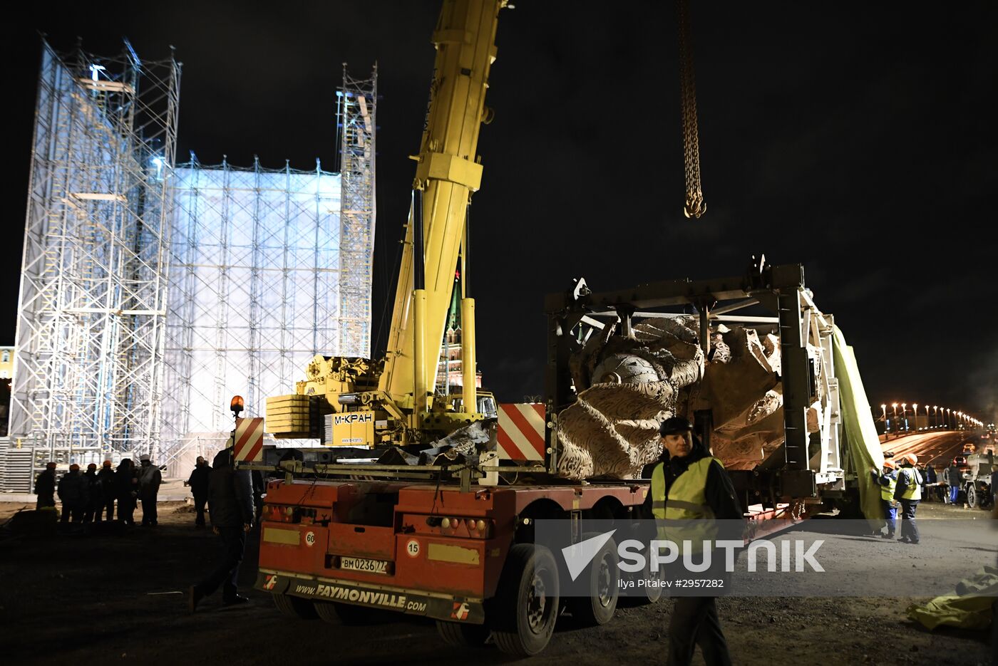 Transporation and installation of monument to Prince Vladimir