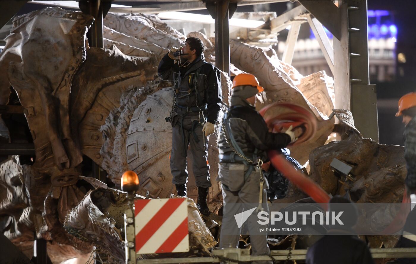 Transporation and installation of monument to Prince Vladimir