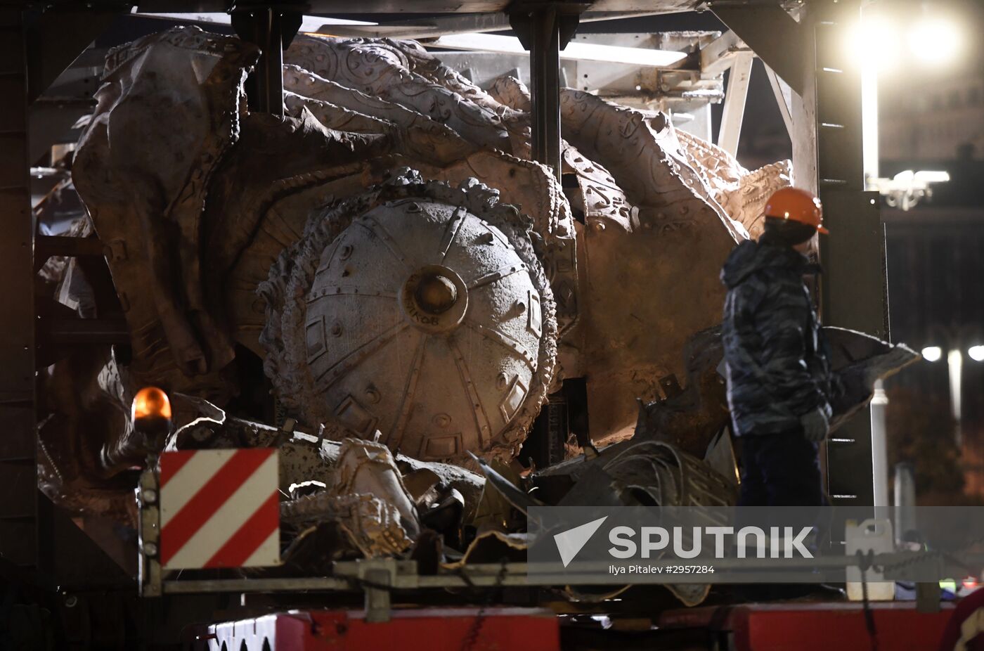 Transporation and installation of monument to Prince Vladimir