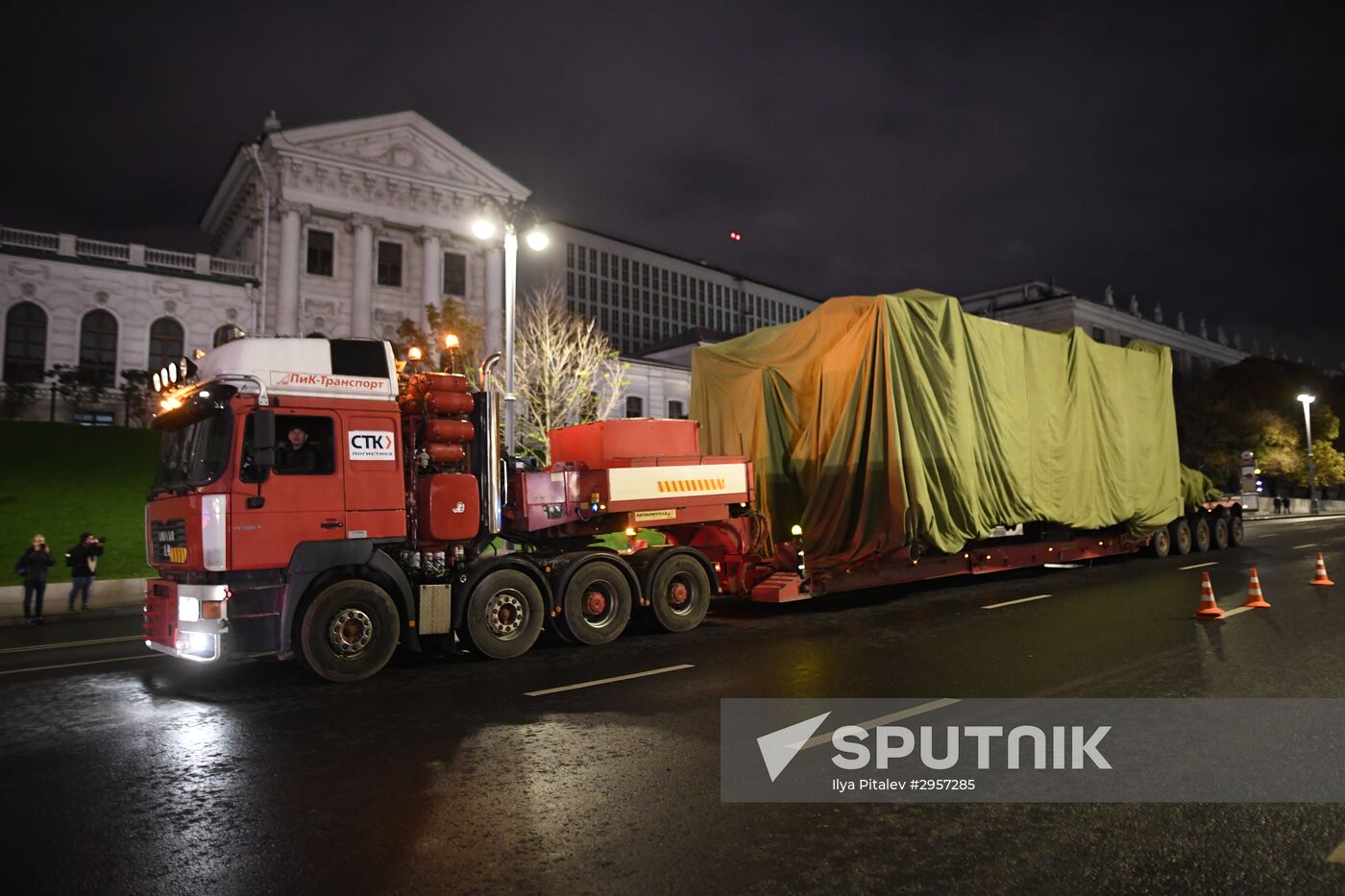 Transporation and installation of monument to Prince Vladimir