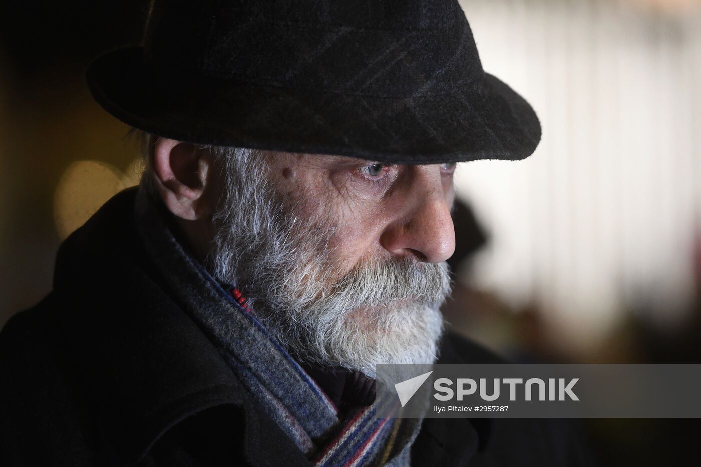 Transporation and installation of monument to Prince Vladimir