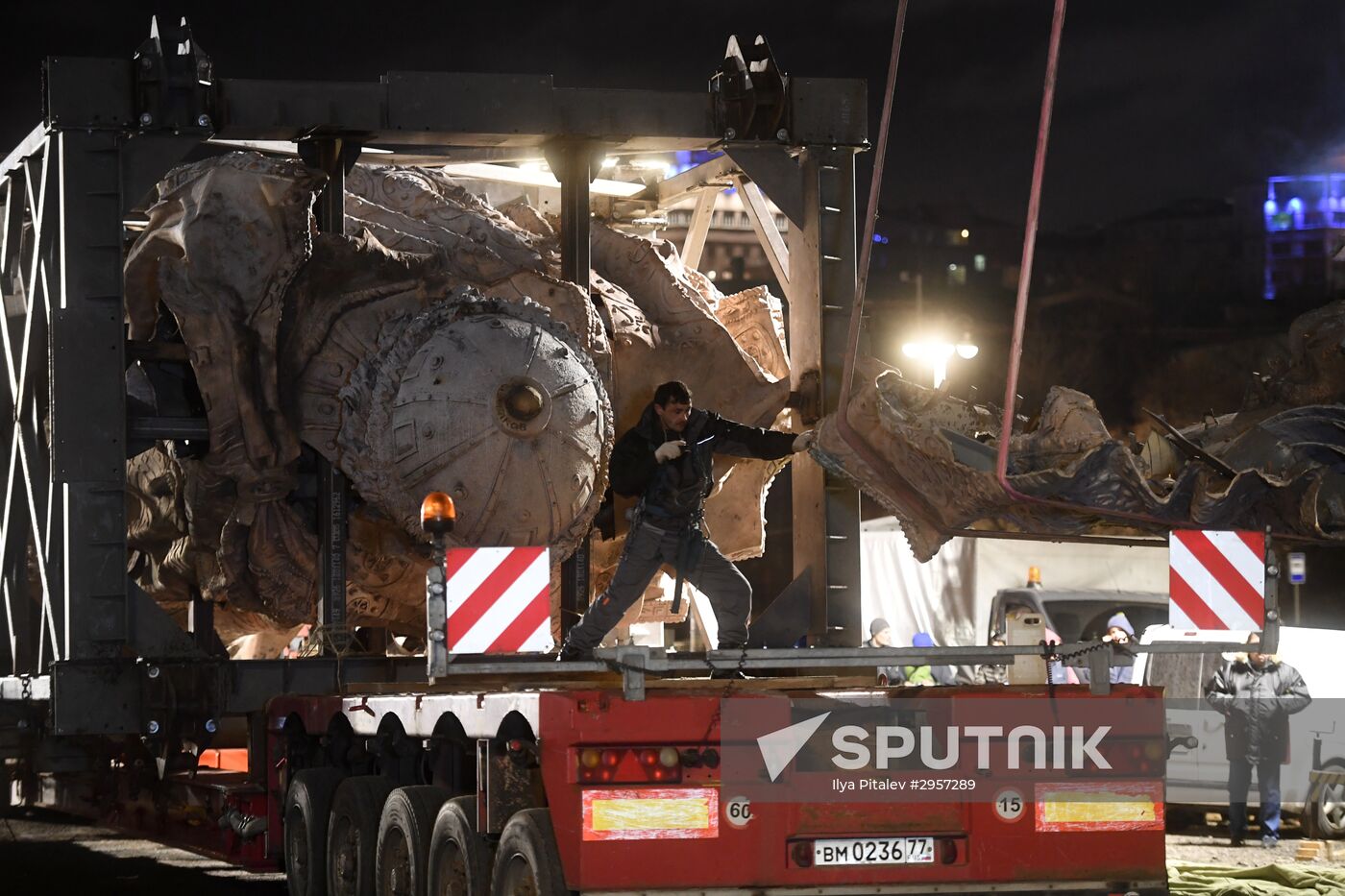Transporation and installation of monument to Prince Vladimir