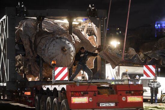 Transporation and installation of monument to Prince Vladimir