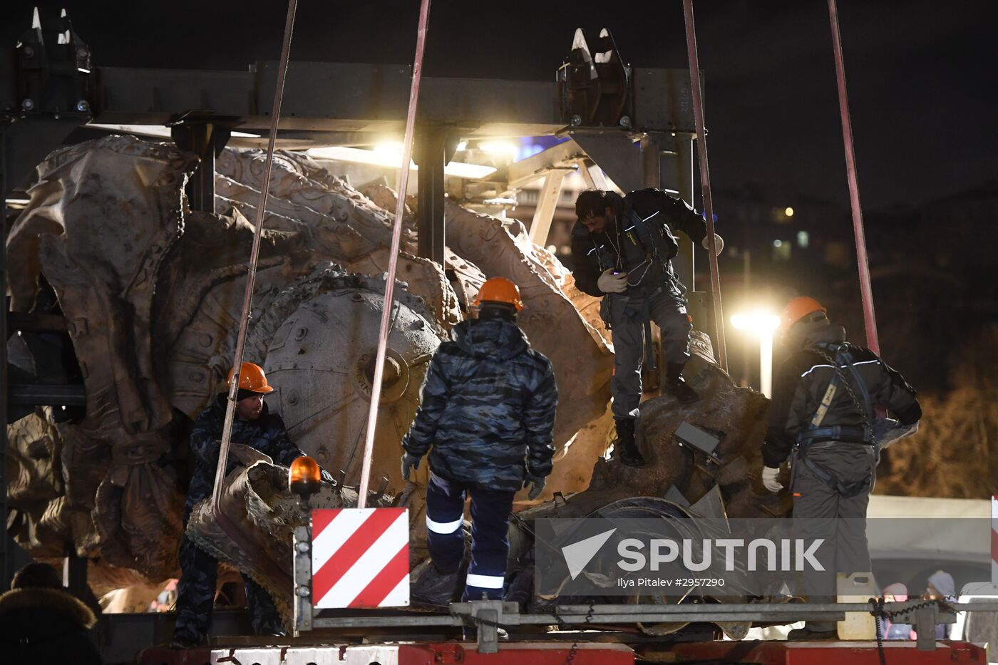 Transporation and installation of monument to Prince Vladimir
