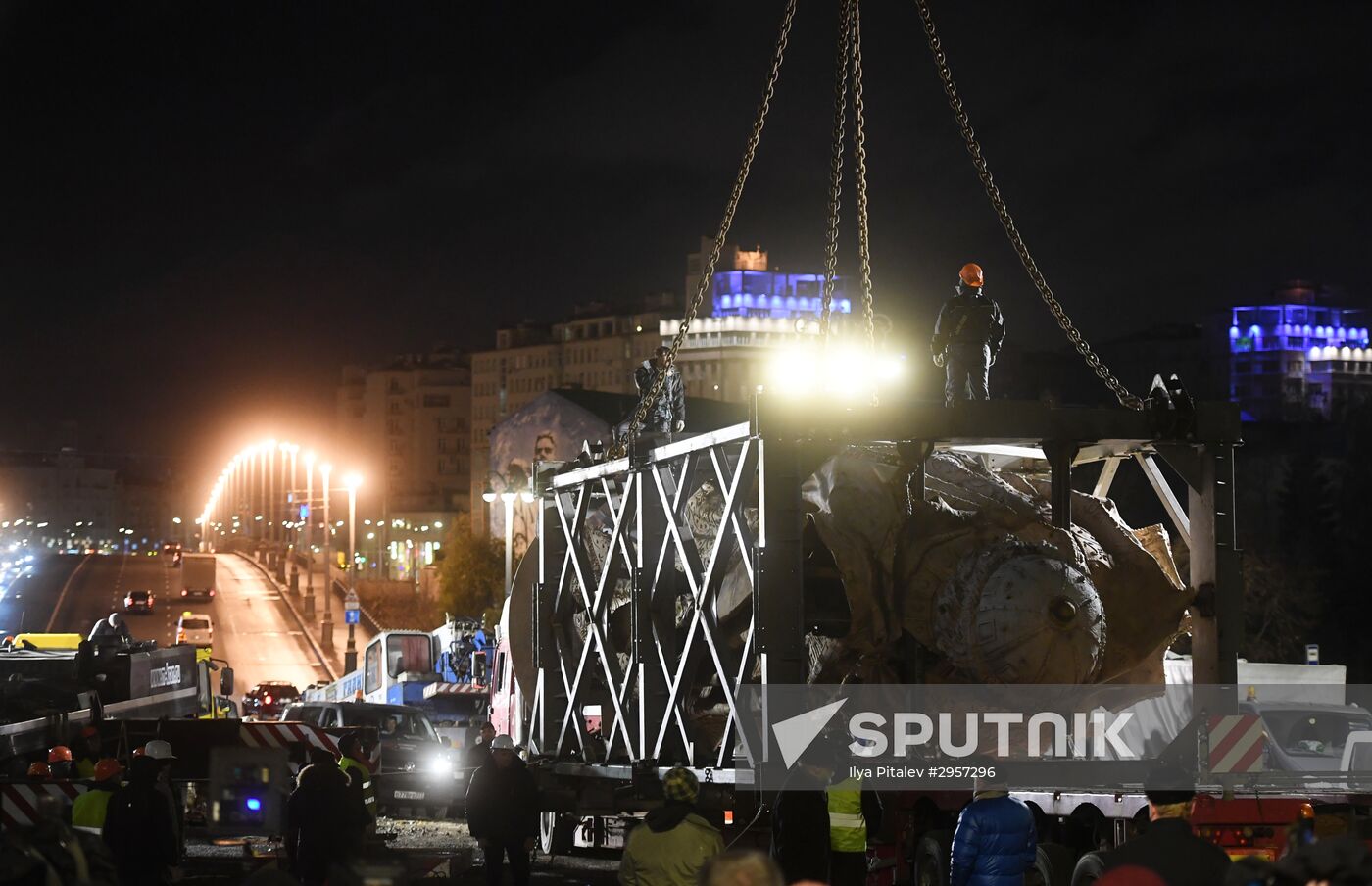 Transporation and installation of monument to Prince Vladimir