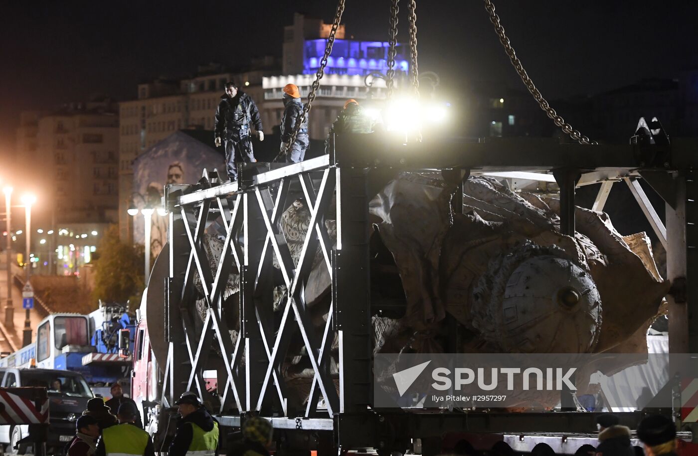 Transporation and installation of monument to Prince Vladimir