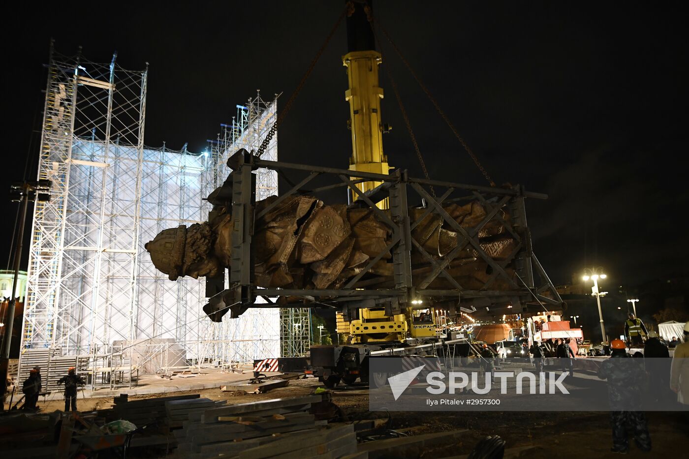 Transporation and installation of monument to Prince Vladimir