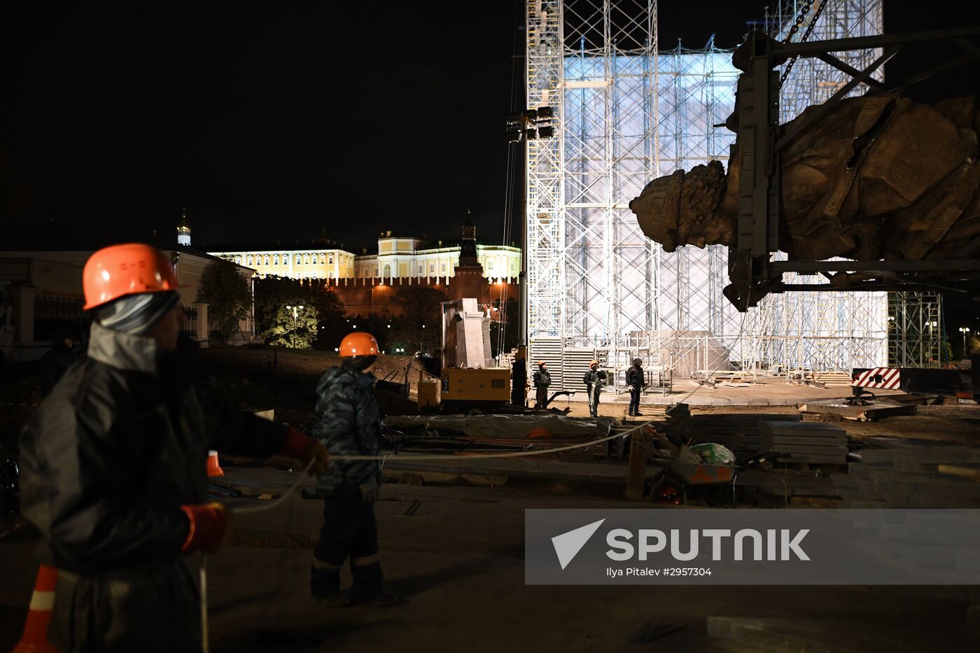 Transporation and installation of monument to Prince Vladimir