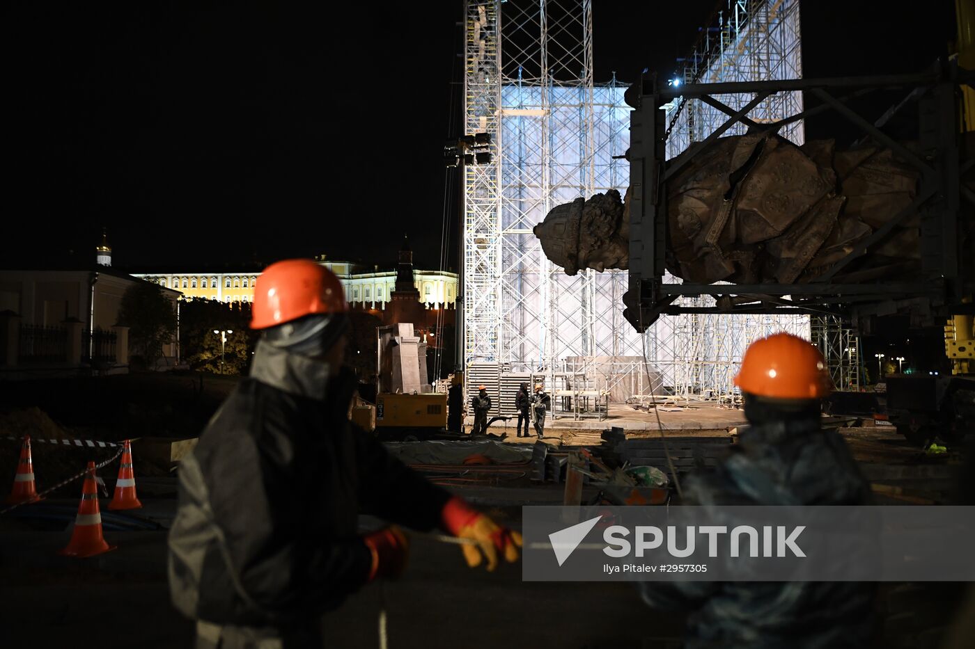 Transporation and installation of monument to Prince Vladimir