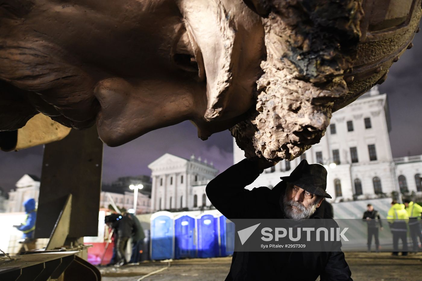 Transporation and installation of monument to Prince Vladimir