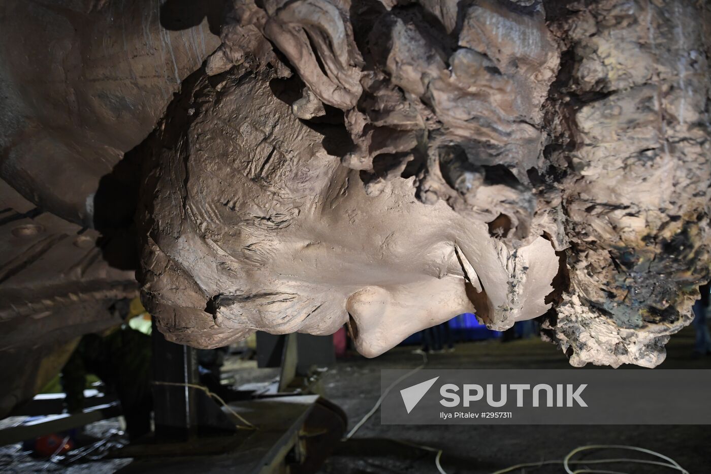 Transporation and installation of monument to Prince Vladimir