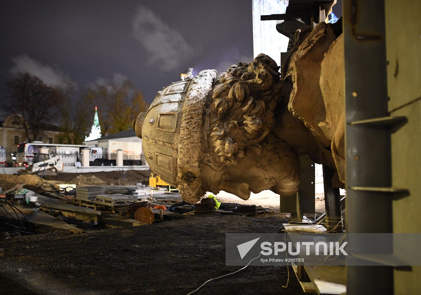 Transporation and installation of monument to Prince Vladimir