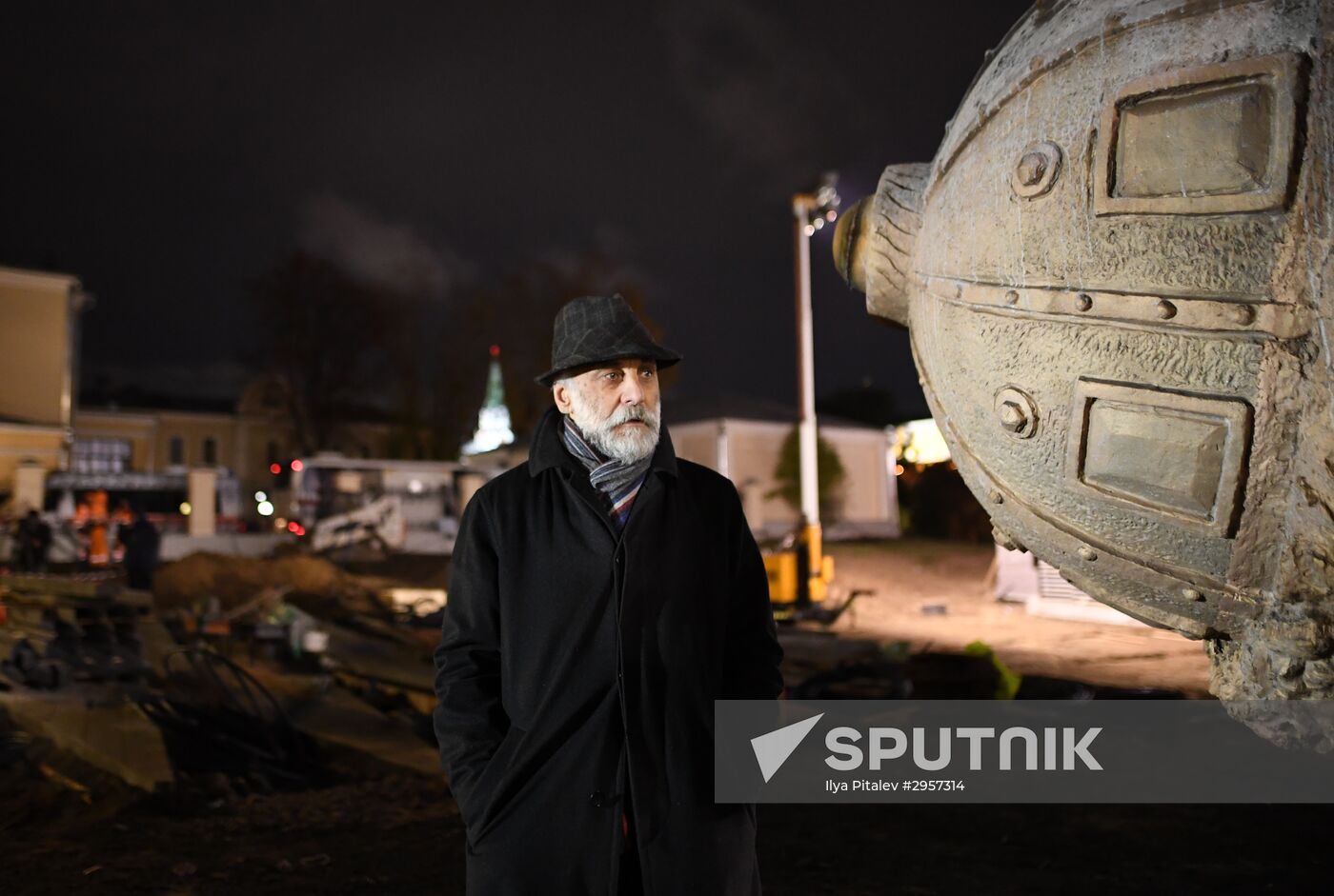 Transporation and installation of monument to Prince Vladimir