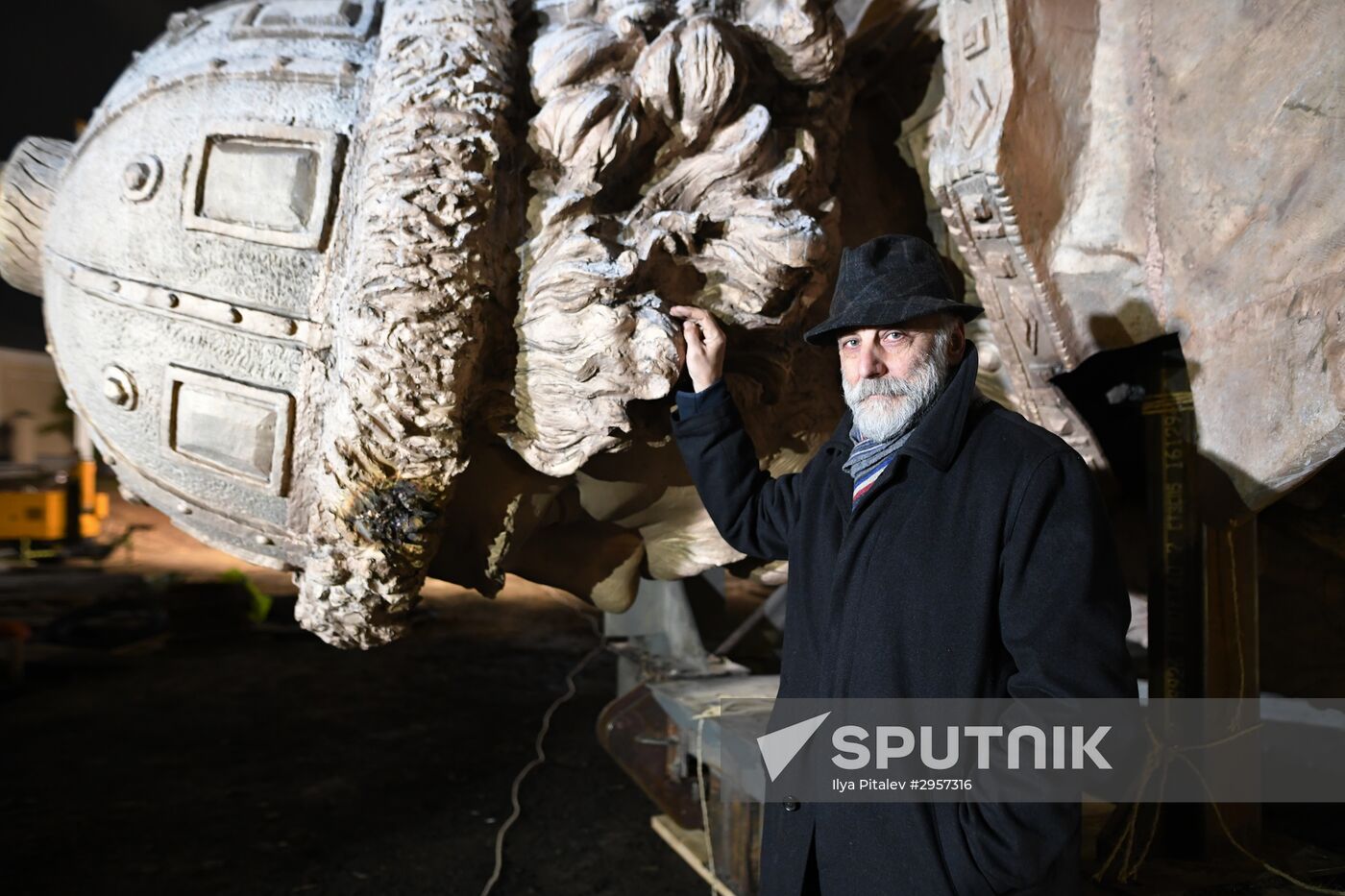 Transporation and installation of monument to Prince Vladimir