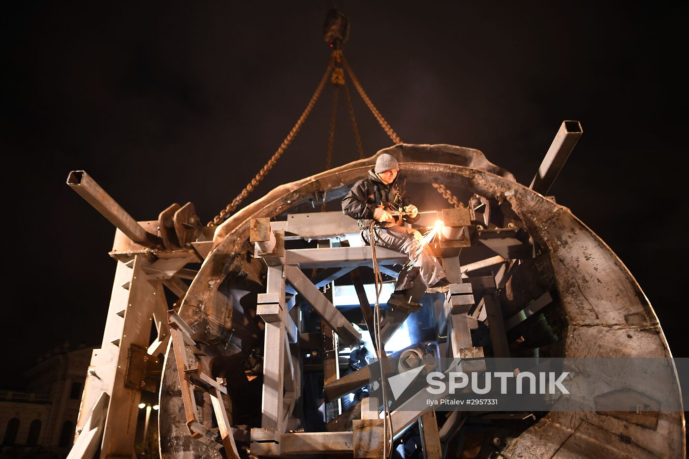 Transporation and installation of monument to Prince Vladimir