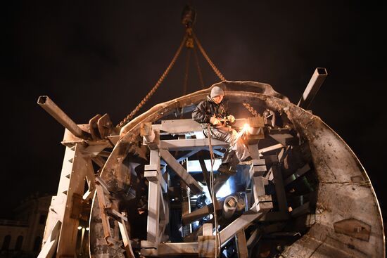 Transporation and installation of monument to Prince Vladimir