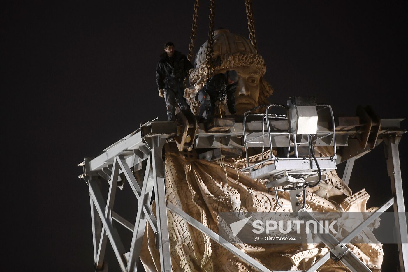 Transporation and installation of monument to Prince Vladimir