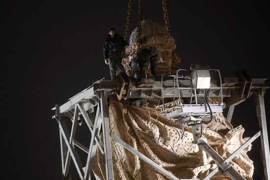 Transporation and installation of monument to Prince Vladimir
