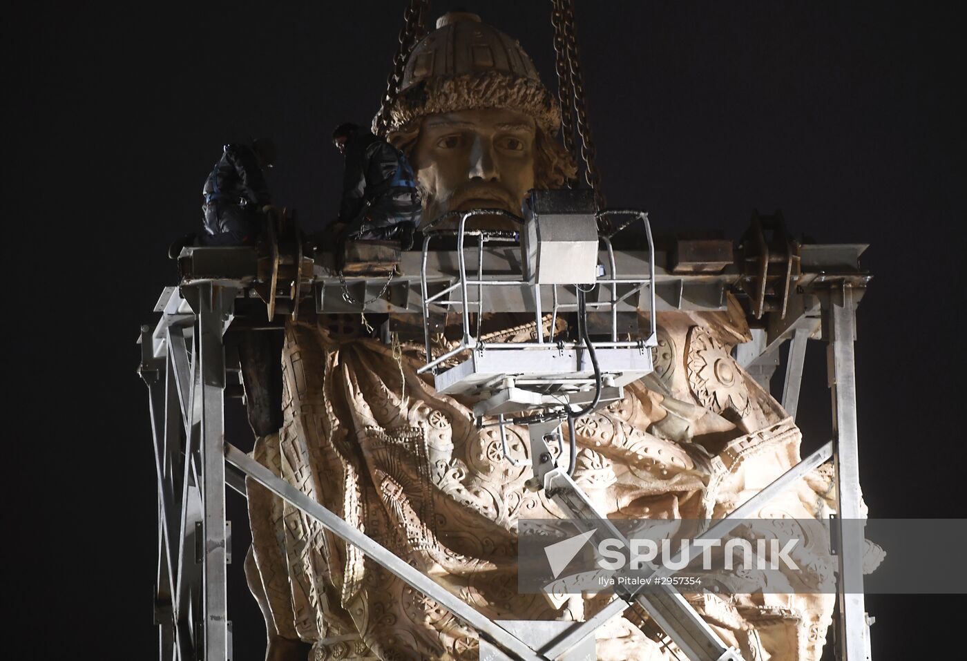 Transporation and installation of monument to Prince Vladimir