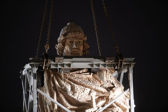 Transporation and installation of monument to Prince Vladimir