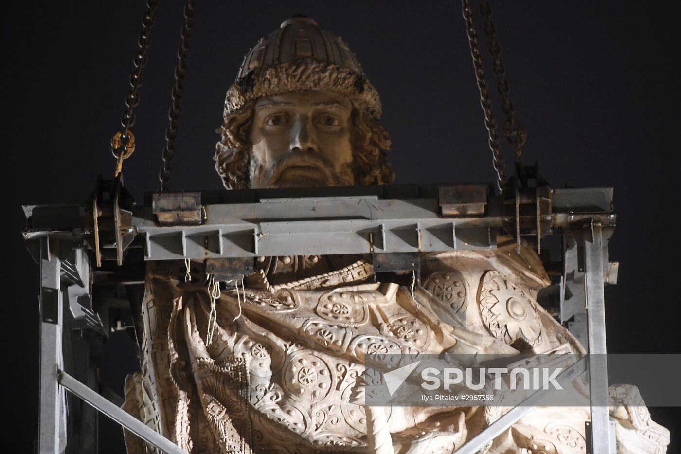 Transporation and installation of monument to Prince Vladimir