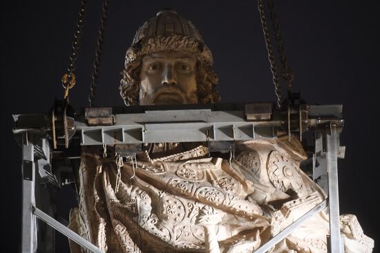 Transporation and installation of monument to Prince Vladimir