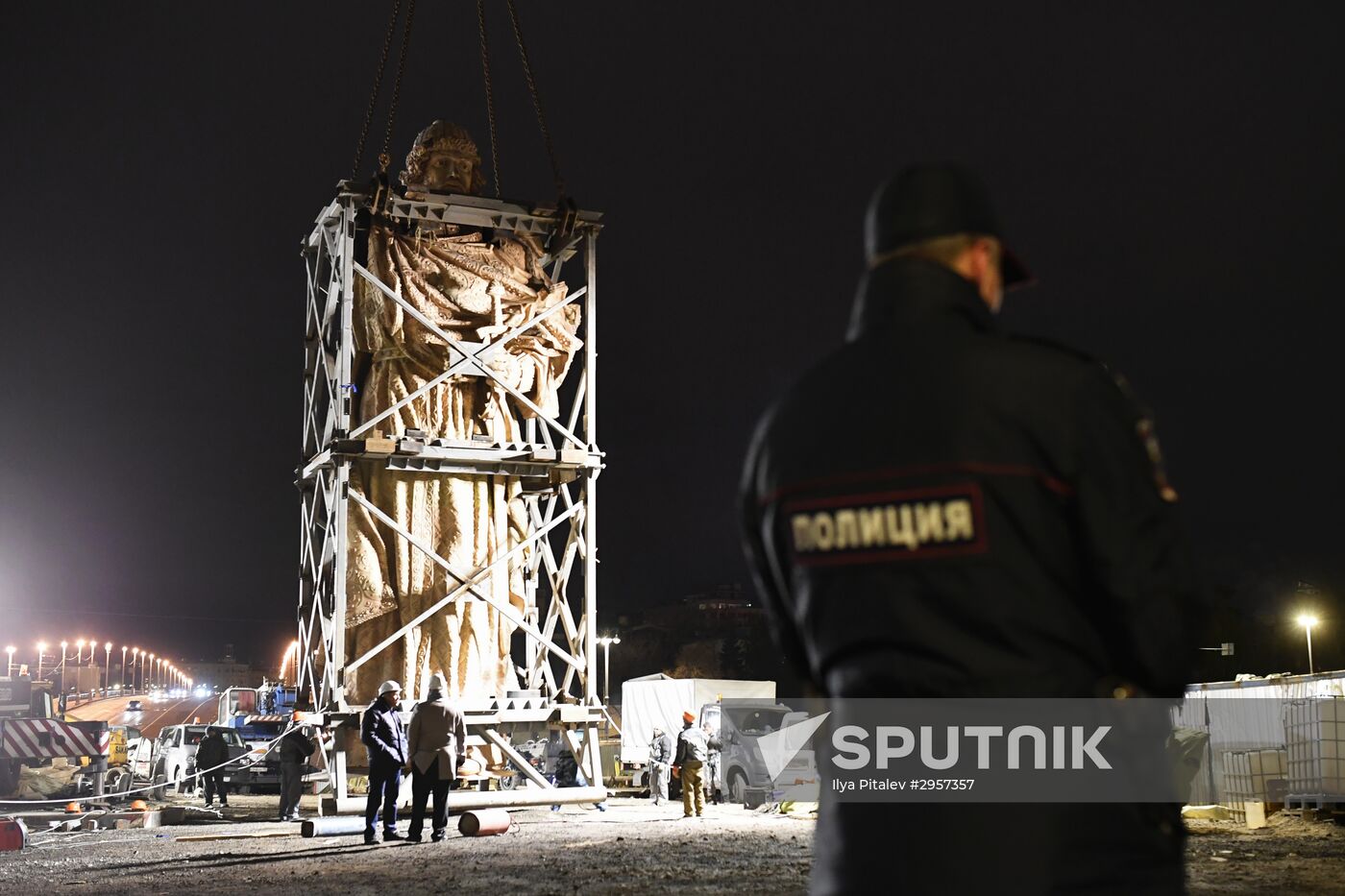 Transporation and installation of monument to Prince Vladimir