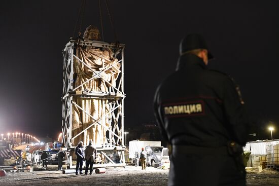 Transporation and installation of monument to Prince Vladimir