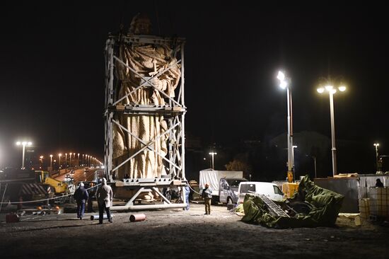 Transporation and installation of monument to Prince Vladimir