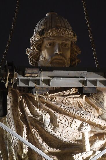 Transporation and installation of monument to Prince Vladimir