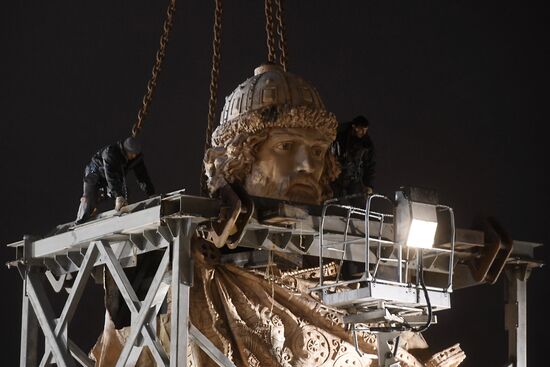 Transporation and installation of monument to Prince Vladimir